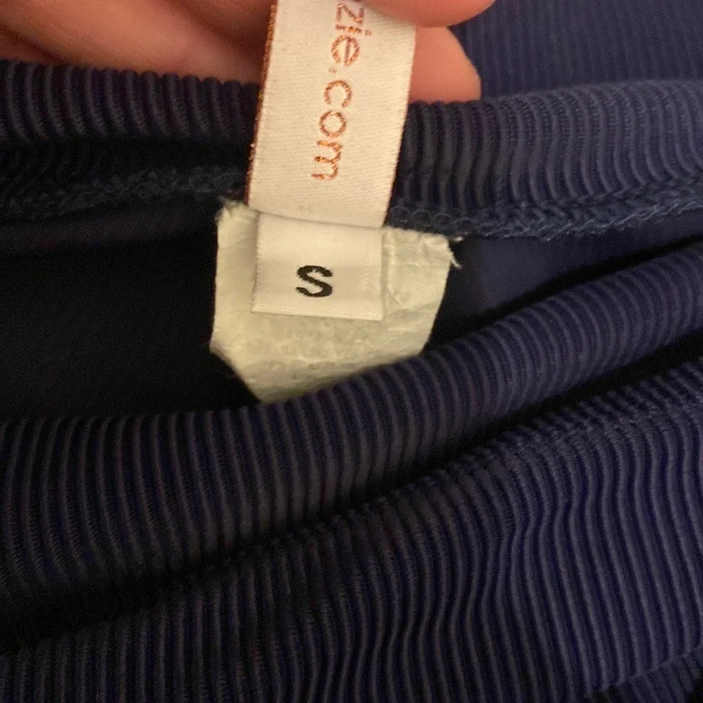 ONZIE Flow Revolve navy leggings . Size S. Very good condition